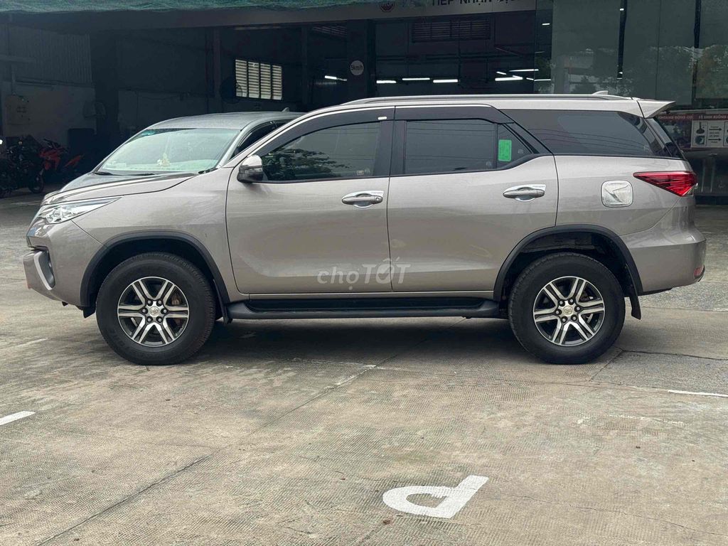Fortuner 2020 2.4 Dầu - Sàn, còn thương thảo. Mua bán Ô tô tại Quận Gò Vấp Tp Hồ Chí Minh được đăng bởi Nguyễn An hình 6