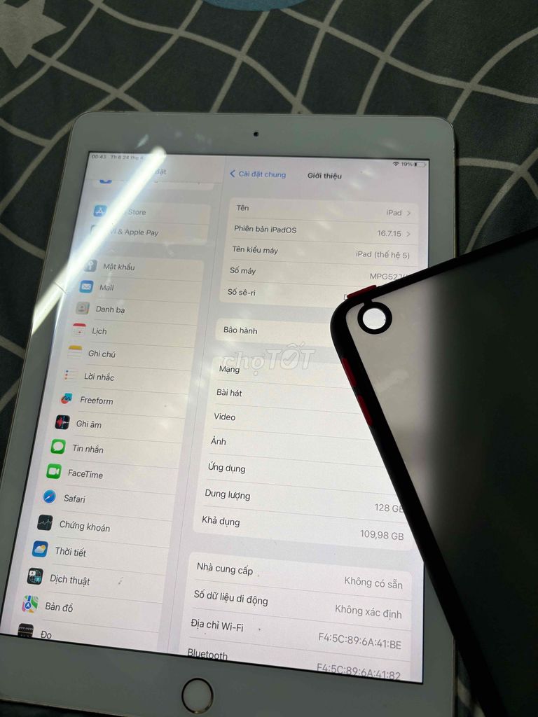 Apple iPad (thế hệ 5) 128GB Vàng. Mua bán Máy tính bảng tại Quận 12 Tp Hồ Chí Minh được đăng bởi khang hình 1