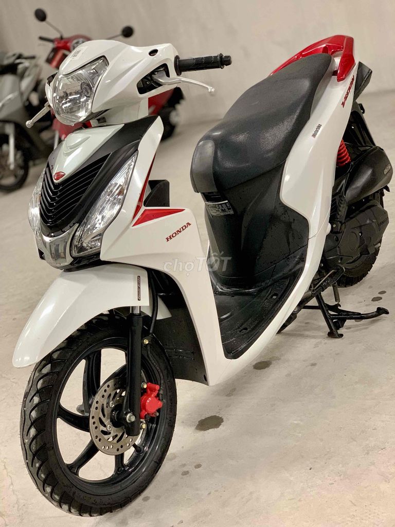 Honda Vision 2019, белый с красным, Smart Key, в отличном состоянии