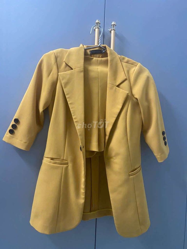 Bộ vest nữ đã sử dụng. Mua bán Quần áo tại Huyện Đông Hưng Thái Bình được đăng bởi nguyễn thị thùy dương hình 1