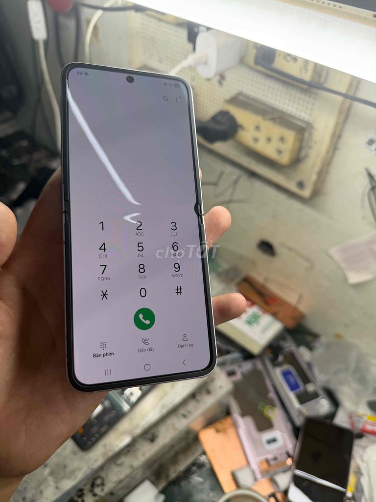 Samsung Z Flip 6 Xám Hàn Quốc. Mua bán Điện thoại tại Quận Bình Tân Tp Hồ Chí Minh được đăng bởi Hùng Phát  hình 1