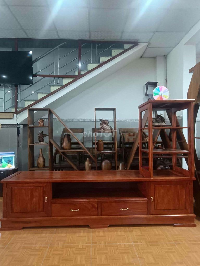 Kệ tivi gỗ nâu đỏ 2m20x1m45x50cm. Mua bán Tủ, kệ gia đình tại Huyện Thanh Miện Hải Dương được đăng bởi Phượng NguyễnThị hình 1