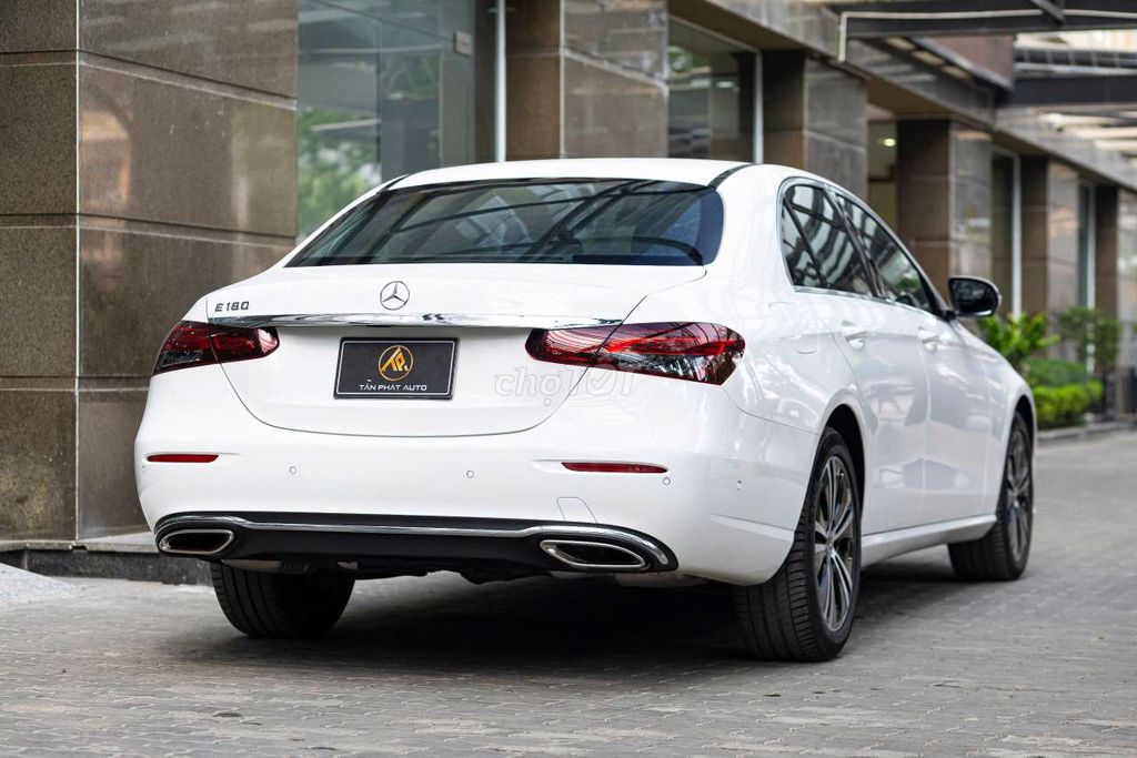 e cần bán mercedes E180 sx 2022. Mua bán Ô tô tại Quận Tây Hồ Hà Nội được đăng bởi NGUYỄN TẢO hình 2