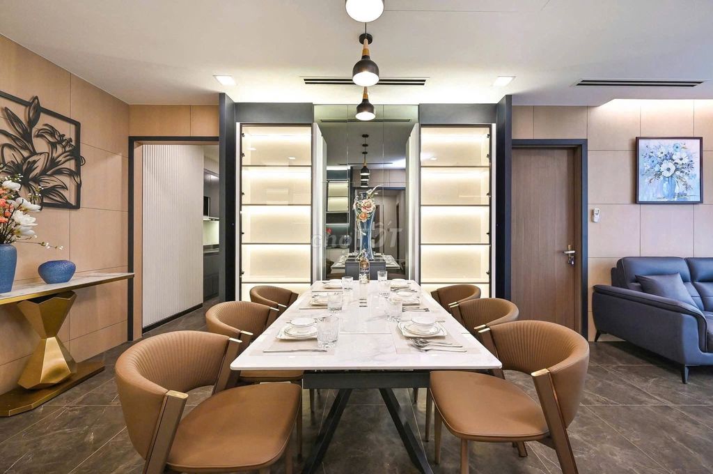 Квартира в аренду 83м2 с 2 спальнями Vinhomes golden River Bason