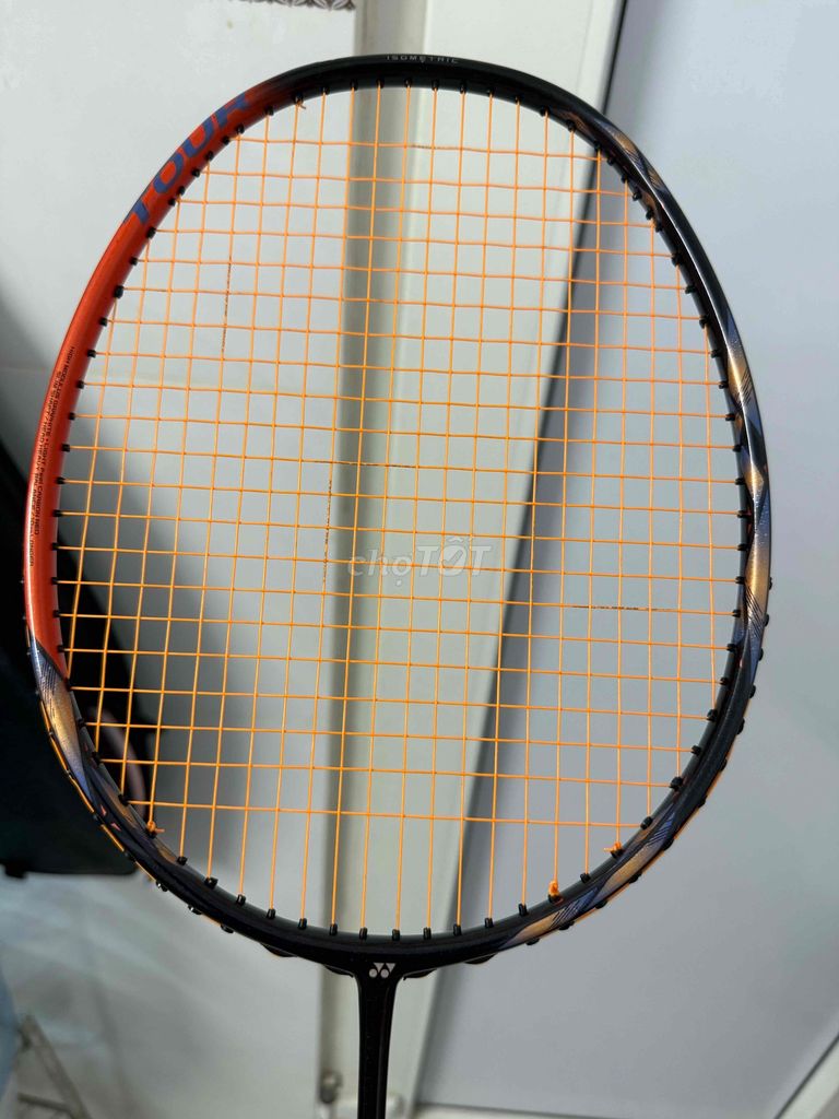 Thanh lý Vợt Yonex 77 Tour Đen Cam còn mới