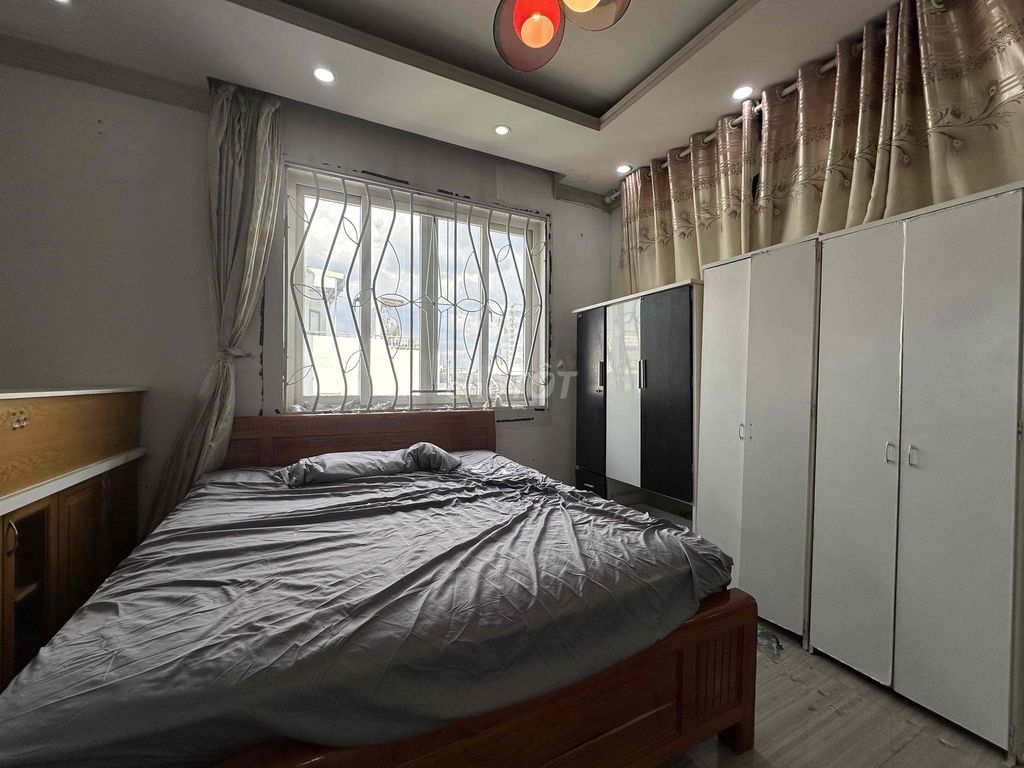 Cho thuê căn 1PN-2PN hơn 120m2 , Phòng bếp riêng, ban công sân vương