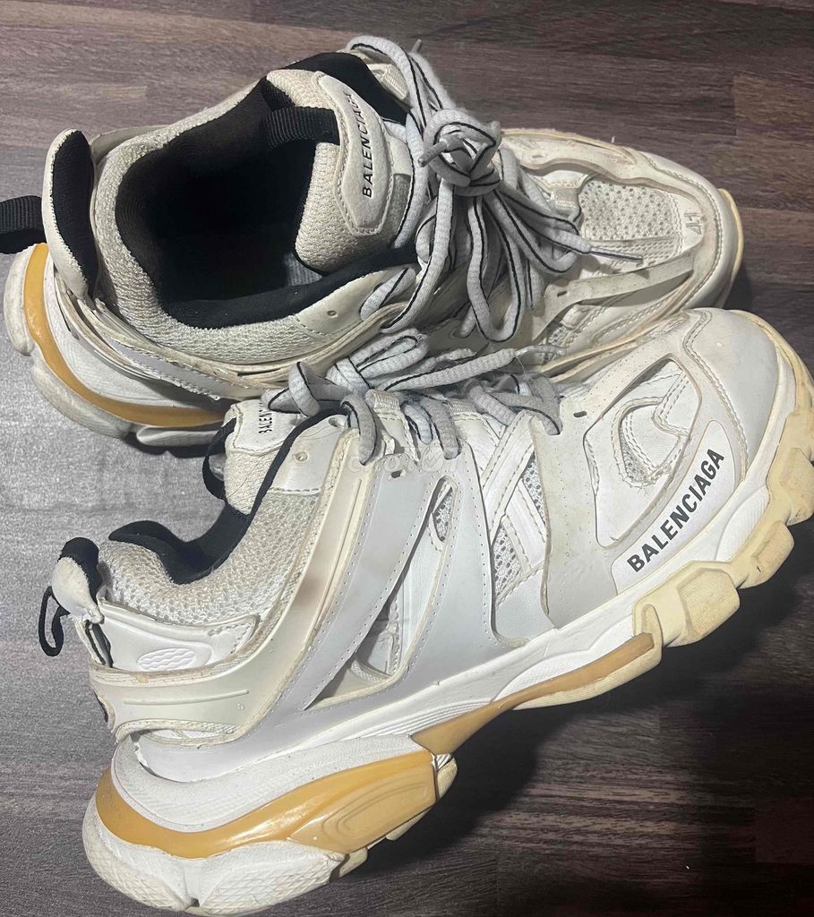 Giày Balenciaga Trắng 41. Mua bán Giày dép tại Quận Bình Thạnh Tp Hồ Chí Minh được đăng bởi PTT 2Hand hình 1
