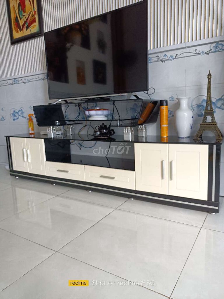 Kệ tivi Gỗ Kính Đen Kem Hiện đại. Mua bán Tủ, kệ gia đình tại Quận Cái Răng Cần Thơ được đăng bởi Bích Thủy hình 1