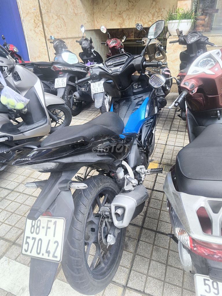 Chưa qua sửa chữa, vỏ hơi xấu, máy móc còn ngonnnn. Mua bán Xe máy tại Quận 5 Tp Hồ Chí Minh được đăng bởi Octopus Onions hình 2