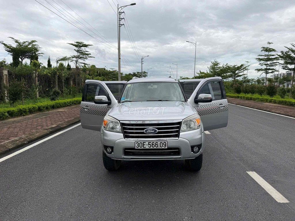 Ford Everest 2011 механикой Серебристый