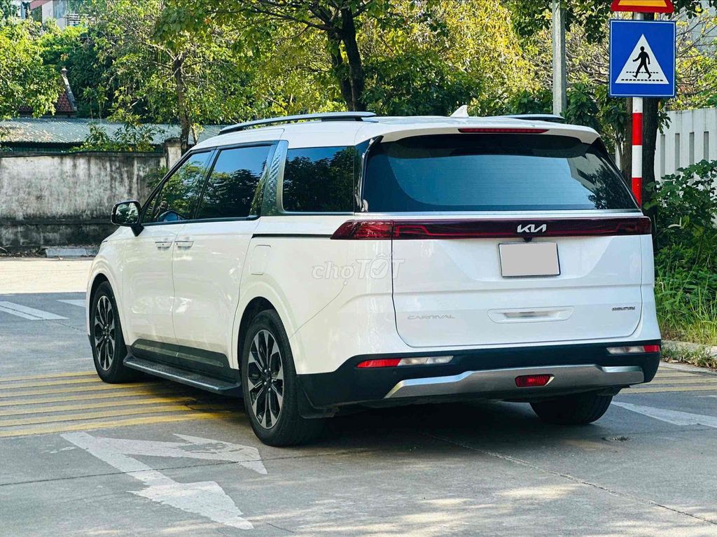 Kia Carnival Signature 2.2D 2023 года выпуска