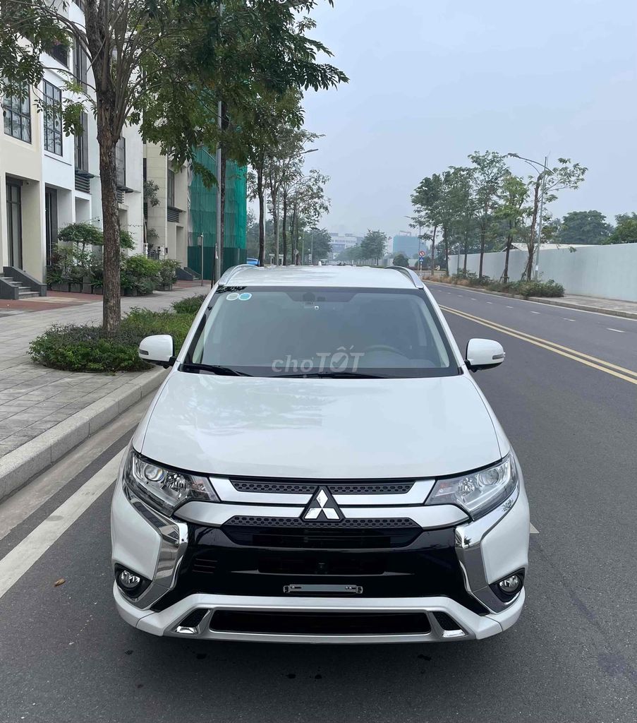 CỰC MỚI: Mitsubishi Outlander 2022 2.0 CVT,Trắng.