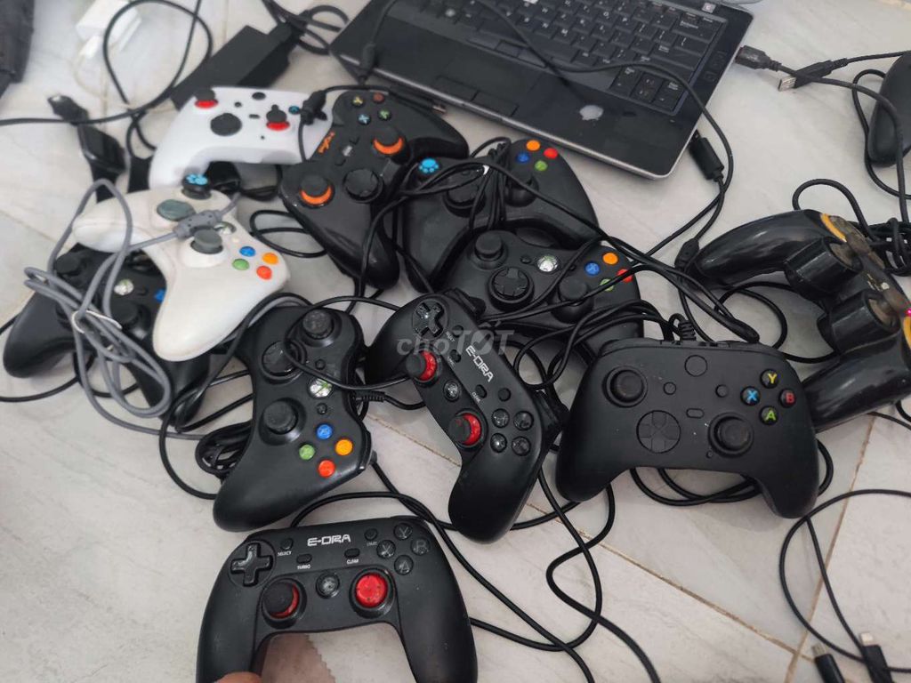 Tay cầm chơi game Đen, Trắng lỗi tín hiệu. Mua bán Thiết bị chơi game tại Thành phố Thủ Đức Tp Hồ Chí Minh được đăng bởi Nghĩa Tiệm Đồ Nhỏ hình 1