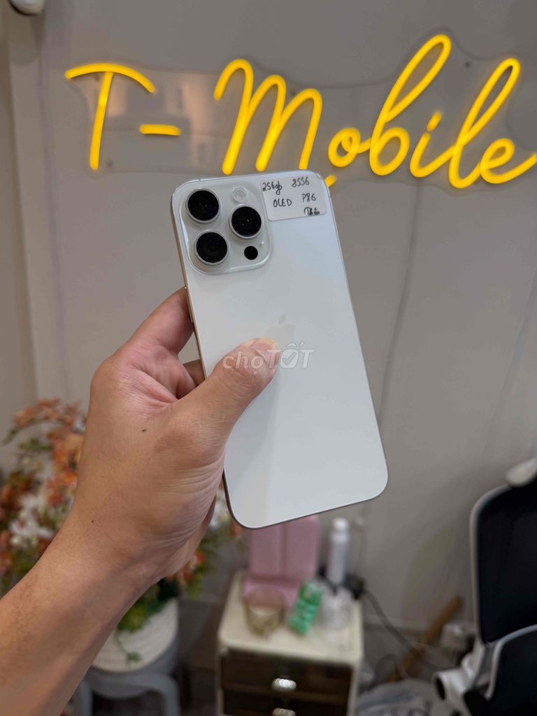 15 Promax 256Gb Quốc Tế Trắng keng oled 120hz. Mua bán Điện thoại tại Quận Thanh Xuân Hà Nội được đăng bởi Ngô Tráng T Mobile hình 1