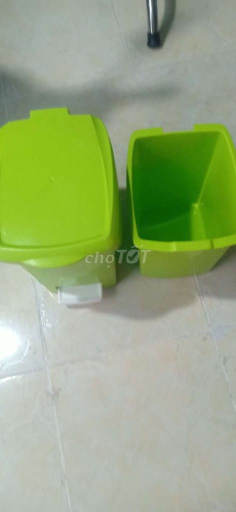 Thùng rác nhựa màu xanh lá. Mua bán Nội thất, đồ gia dụng khác tại Quận Bình Tân Tp Hồ Chí Minh được đăng bởi Hoa Đồng Tiền  hình 1