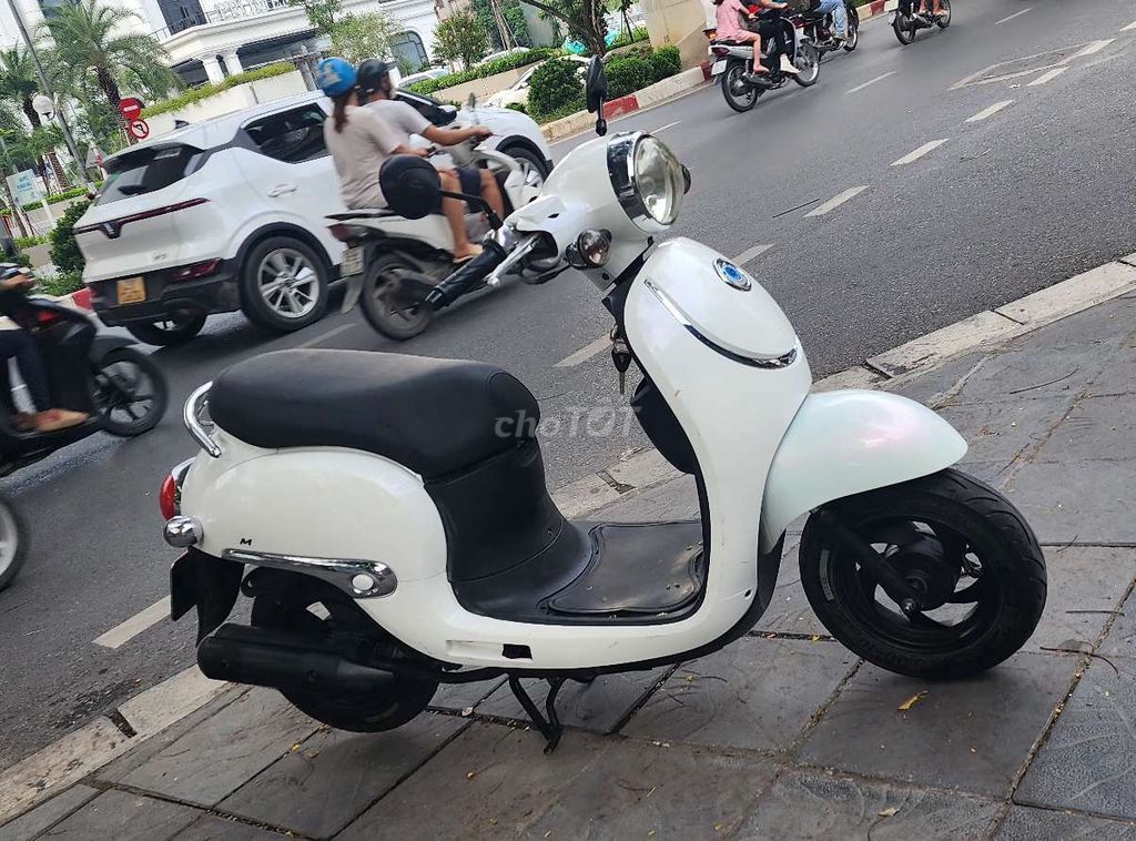 Girono 50cc màu trắng xe mới 100% biển Hà Nội. Mua bán Xe máy tại Quận Ba Đình Hà Nội được đăng bởi Hoàng  hình 2