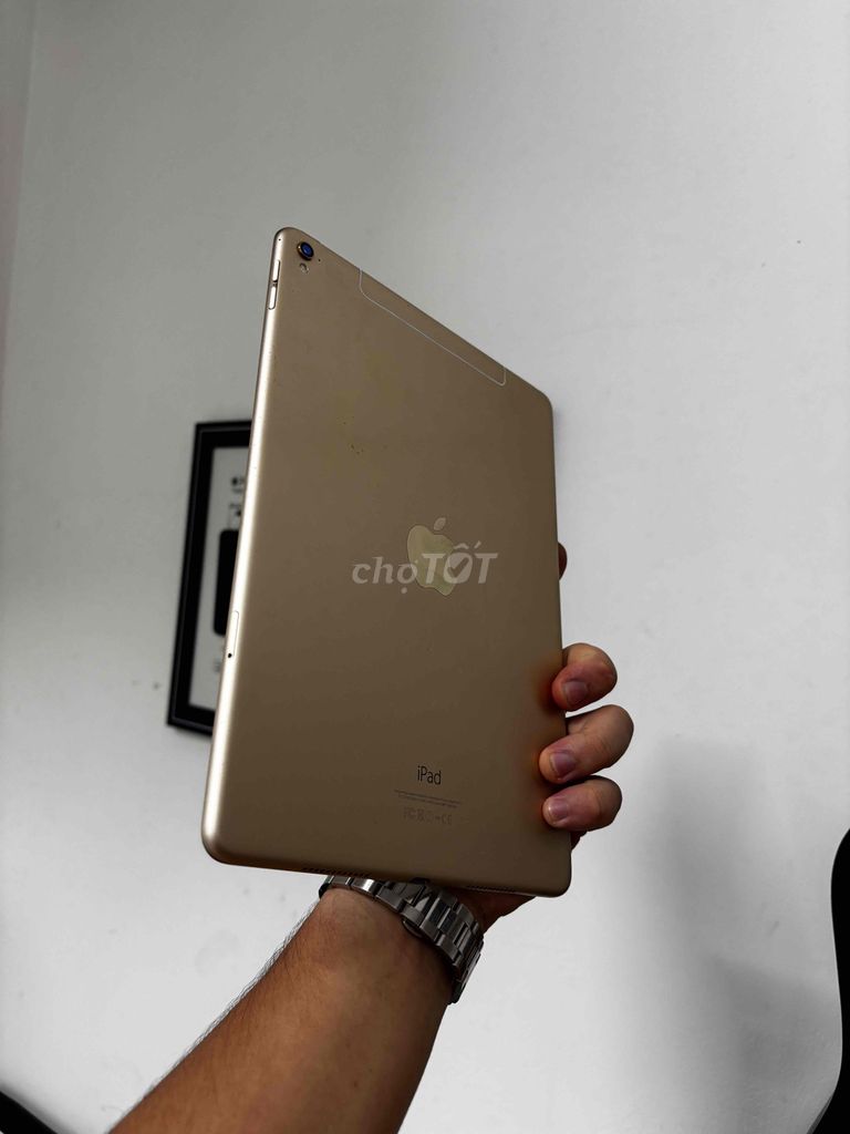 Apple iPad Pro 9.7 inch 2018 Wifi + 4G Vàng. Mua bán Máy tính bảng tại Quận 5 Tp Hồ Chí Minh được đăng bởi TRỌNG hình 1