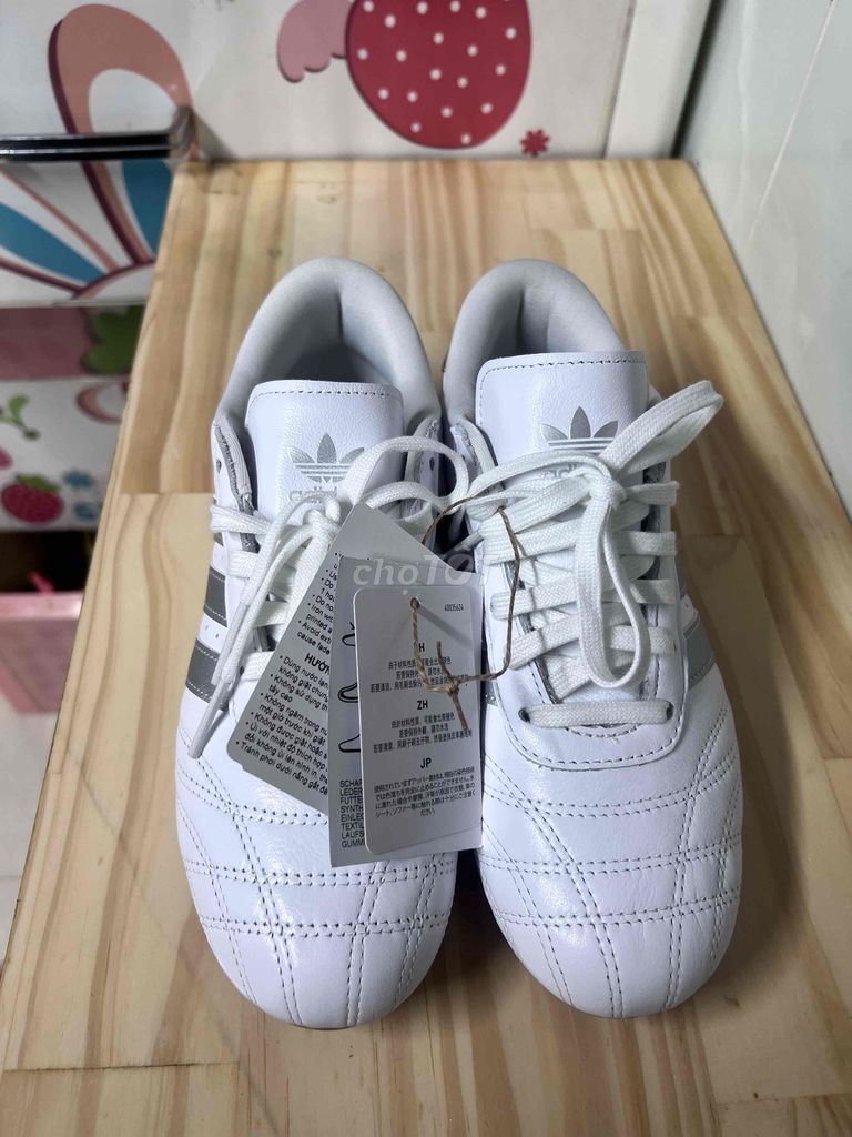 Giày thể thao Adidas Trắng Bạc mới 100%. Mua bán Giày dép tại Huyện Châu Thành Đồng Tháp được đăng bởi Nguyễn Phi Ngà hình 1