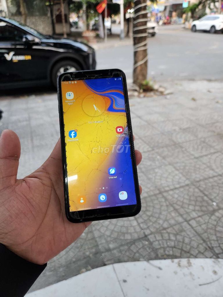 Samsung J4 Đen Kính nứt. Mua bán Điện thoại tại Quận Sơn Trà Đà Nẵng được đăng bởi Tú hình 1