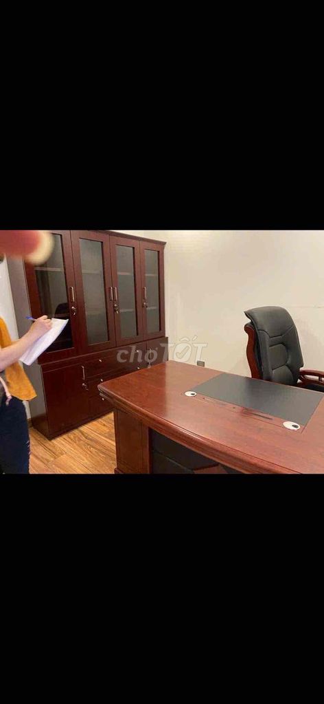 Bàn làm việc gỗ nâu 2m5. Mua bán Đồ dùng văn phòng tại Quận Tây Hồ Hà Nội được đăng bởi Vũ Phi Phạm hình 1