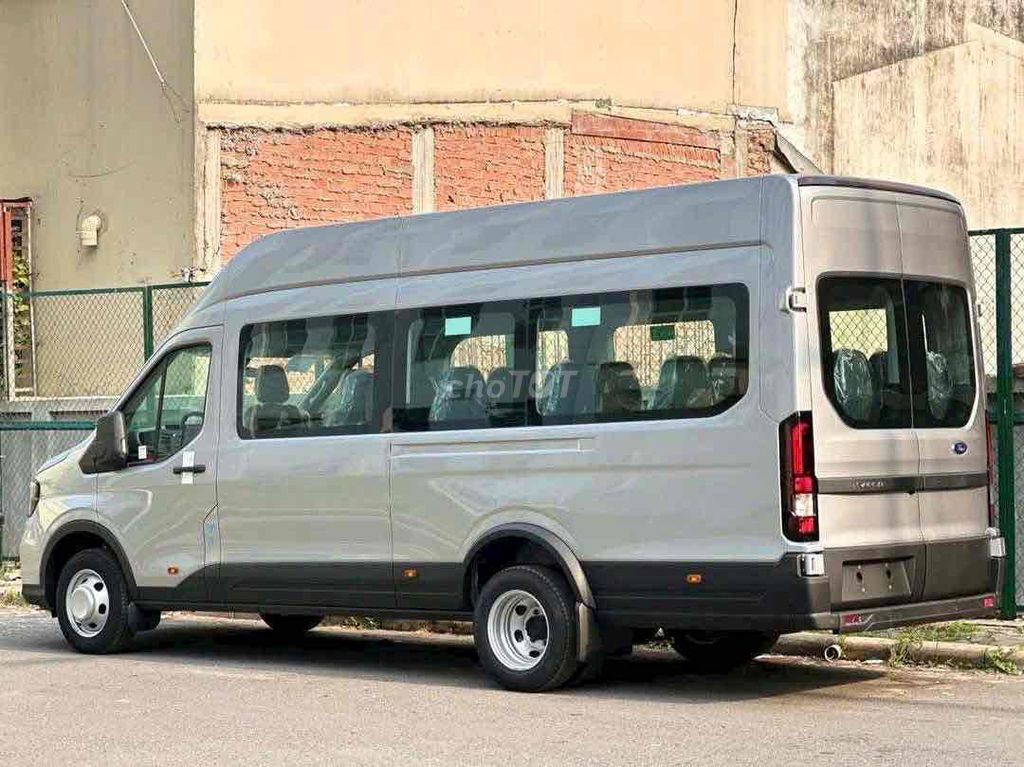 Ford Transit 2025 Premium 18 chổ. Mua bán Ô tô tại Quận Sơn Trà Đà Nẵng được đăng bởi Ford Đà Nẵng hình 4