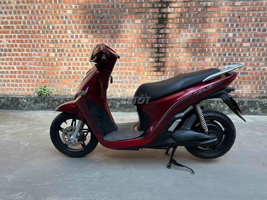 Xe điện VinFast Feliz đỏ