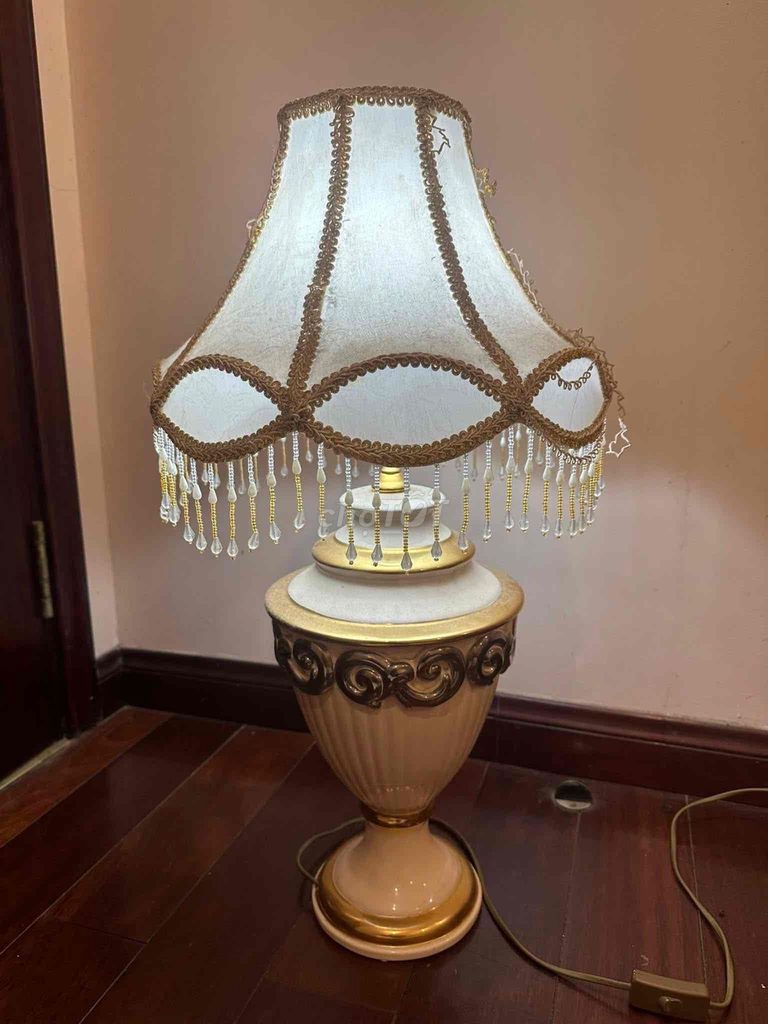 Đèn bàn kiểu dáng tân cổ điển sang trọng.. Mua bán Đèn tại Quận Thanh Xuân Hà Nội được đăng bởi Giang hình 1