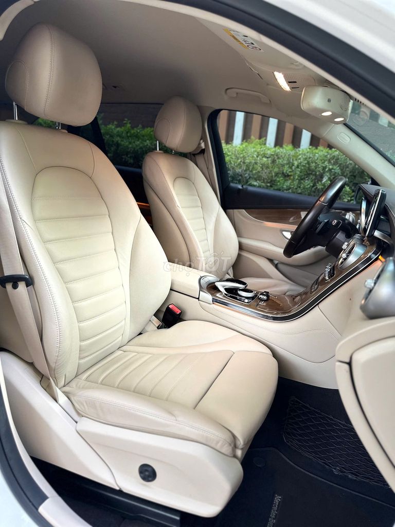 Merc GLC250 4Matic Trắng/Kem Odo chỉ 60 ngàn Km. Mua bán Ô tô tại Quận 8 Tp Hồ Chí Minh được đăng bởi Gon Nguyen hình 17