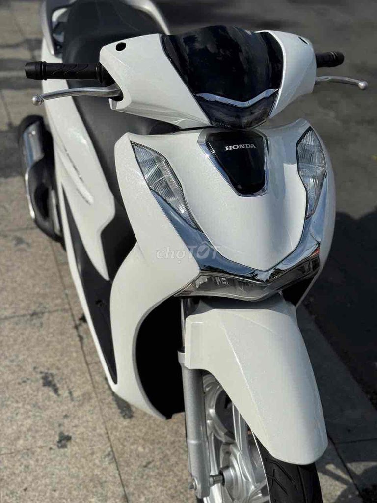 SH 150 ABS 2022 бело-серо-черный 9000 км номера Хошимина