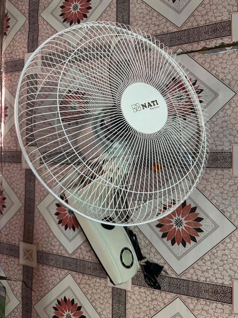 Quạt treo tường Senko B40 Trắng 1 dây chạy mạnh êm. Mua bán Quạt tại Quận 1 Tp Hồ Chí Minh được đăng bởi Chú Nghị BÁN QUẠT VÀ SỬA ĐỒ ĐIỆN CŨ hình 1