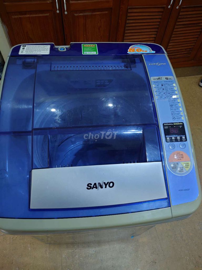 Thanh lý máy giặt Sanyo lồng đứng 8 kg.