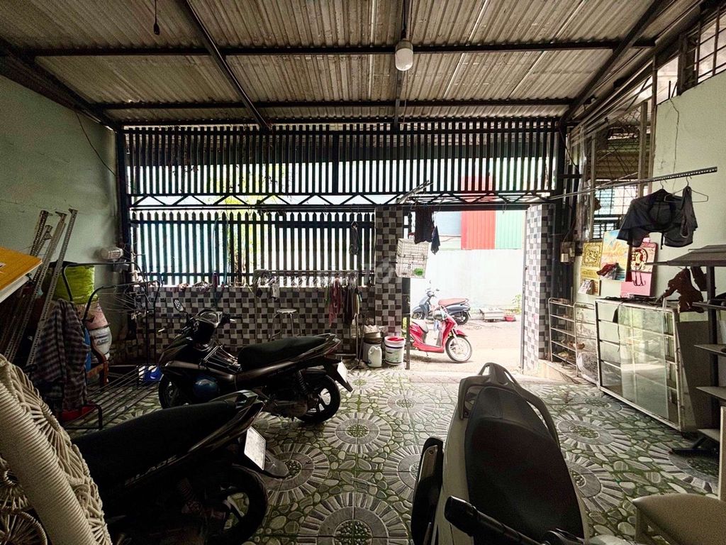 Nhà chính chủ 1 gần QL13- Ngang 6.5m – Hẻm xe tải –  102m²- hơn 7 tỷ 