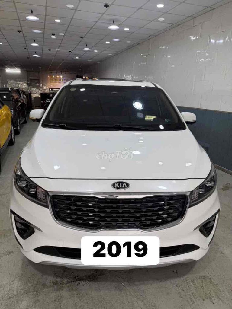 Kia Sedona Platinum G 2019 белый 80000 км