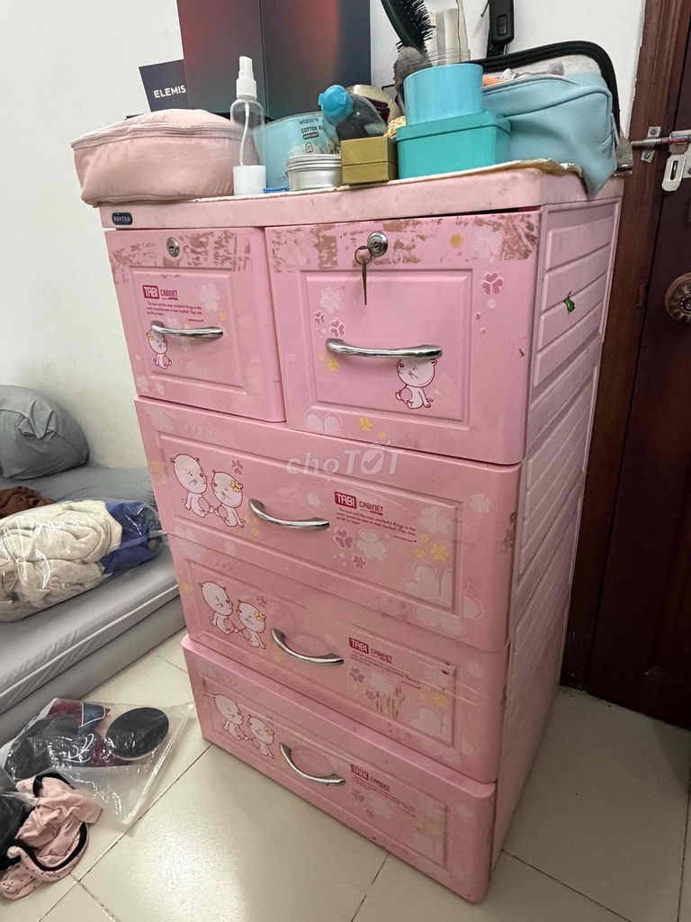 Tủ nhựa Duy Tân Hồng có khóa. Mua bán Tủ, kệ gia đình tại Quận 1 Tp Hồ Chí Minh được đăng bởi Tn hình 1