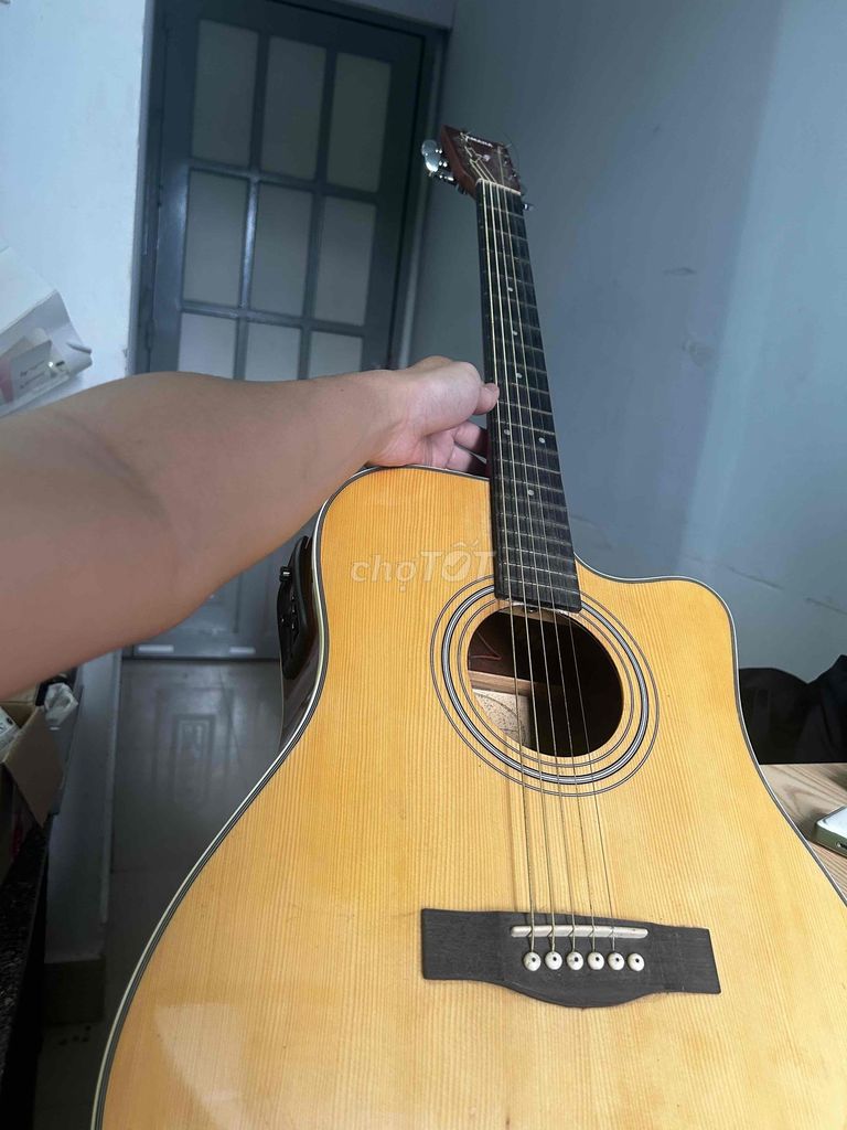Đàn guitar acoustic Yamaha Nâu, Vàng Đã qua. Mua bán Nhạc cụ tại Quận Tân Phú Tp Hồ Chí Minh được đăng bởi Trần Vinh hình 1