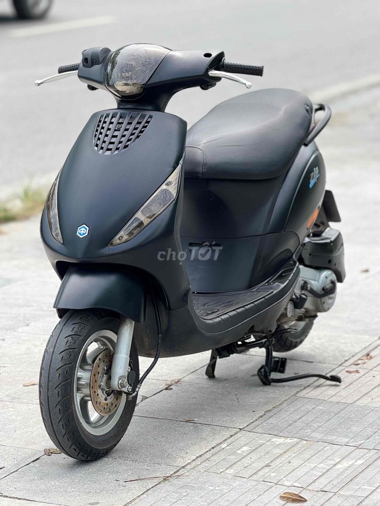 Импортная черная молния Piaggio