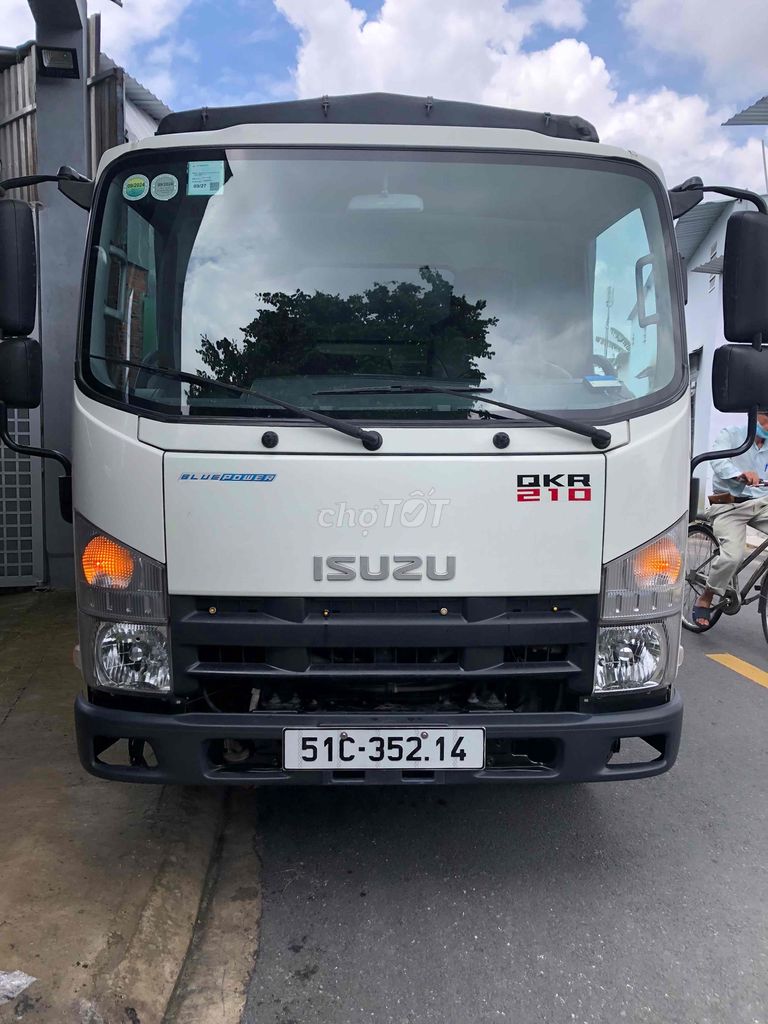 Isuzu QKR1.99T thùng 4.36m đời 2022 odo 70 N