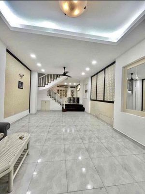 Аренда · 4 комн. · 90 м² · Quận 7, ул. Đường Phạm Hữu Lầu