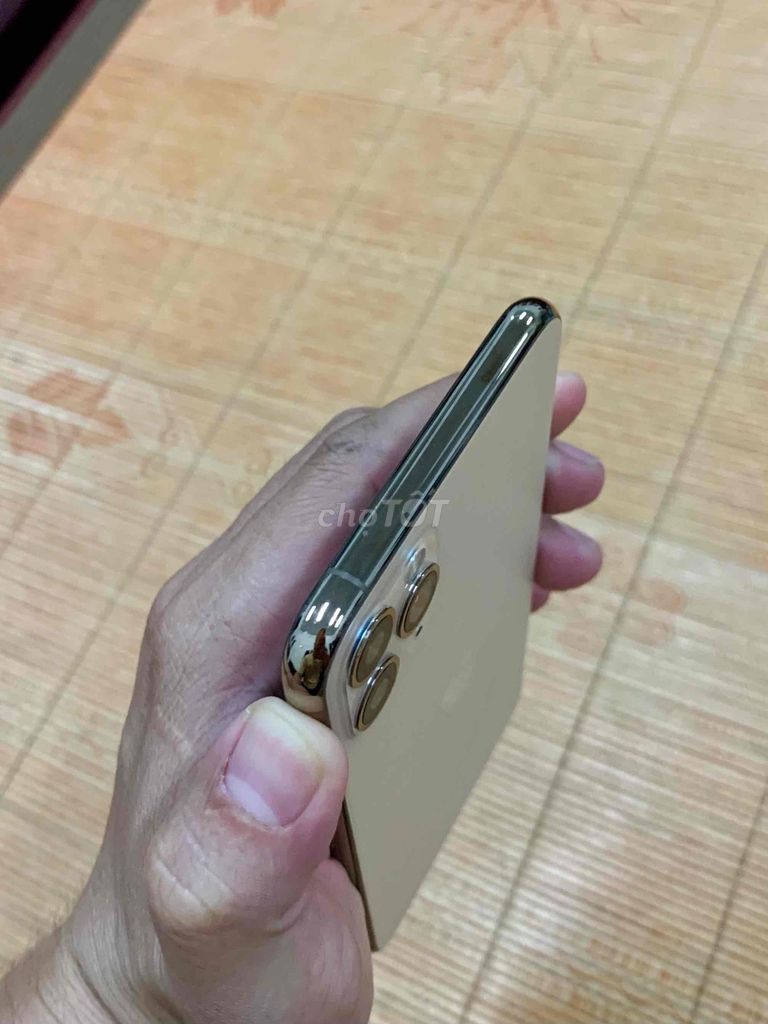 Apple iPhone 11 Pro Max 64GB Vàng. Mua bán Điện thoại tại Quận Bình Thuỷ Cần Thơ được đăng bởi Công Đặng hình 1