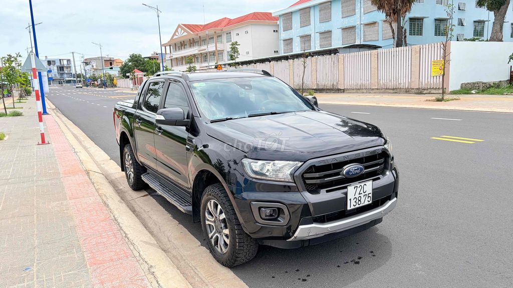 Ford Ranger Wildtrak 5 chỗ màu Đen