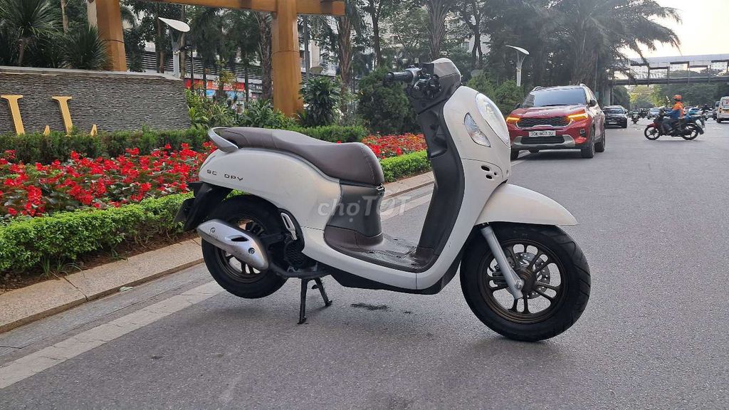 Honda Scoopy Trắng. Mua bán Xe máy tại Quận Hai Bà Trưng Hà Nội được đăng bởi bùi hữu liêm  hình 2