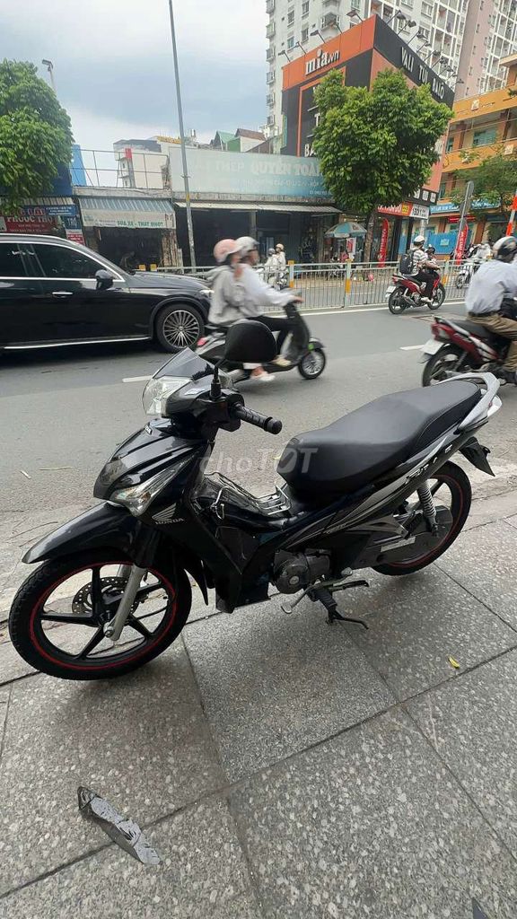Honda Future mập Fi 2016 Черный, состояние 98% новый