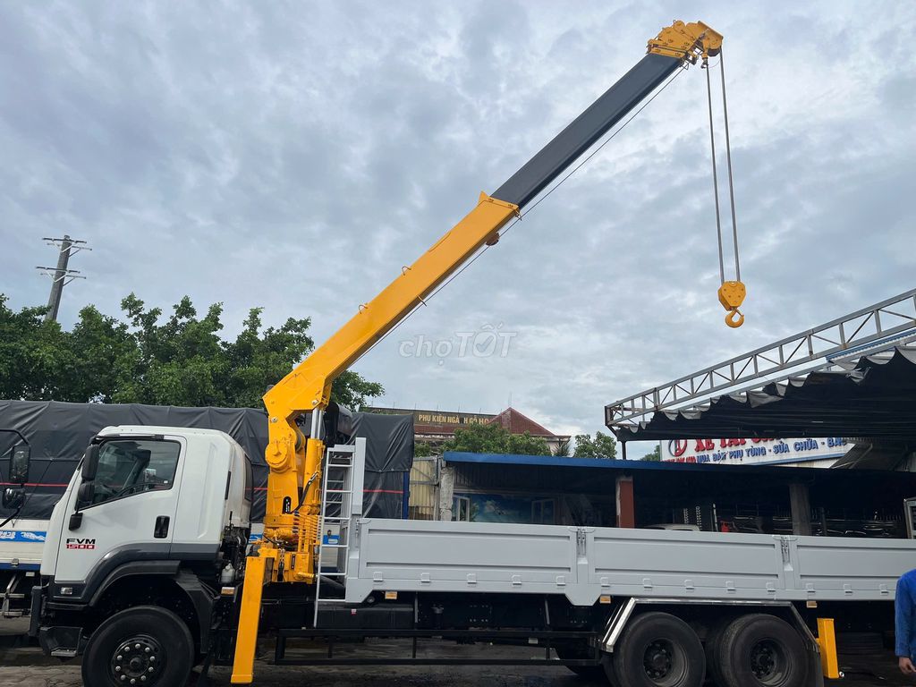 Xe Tải Isuzu 3 Chân Gắn Cẩu Soosan 7 Tấn 6 khúc. Mua bán Xe tải, xe ben tại Thành phố Thuận An Bình Dương được đăng bởi Ngọc Minh hình 1