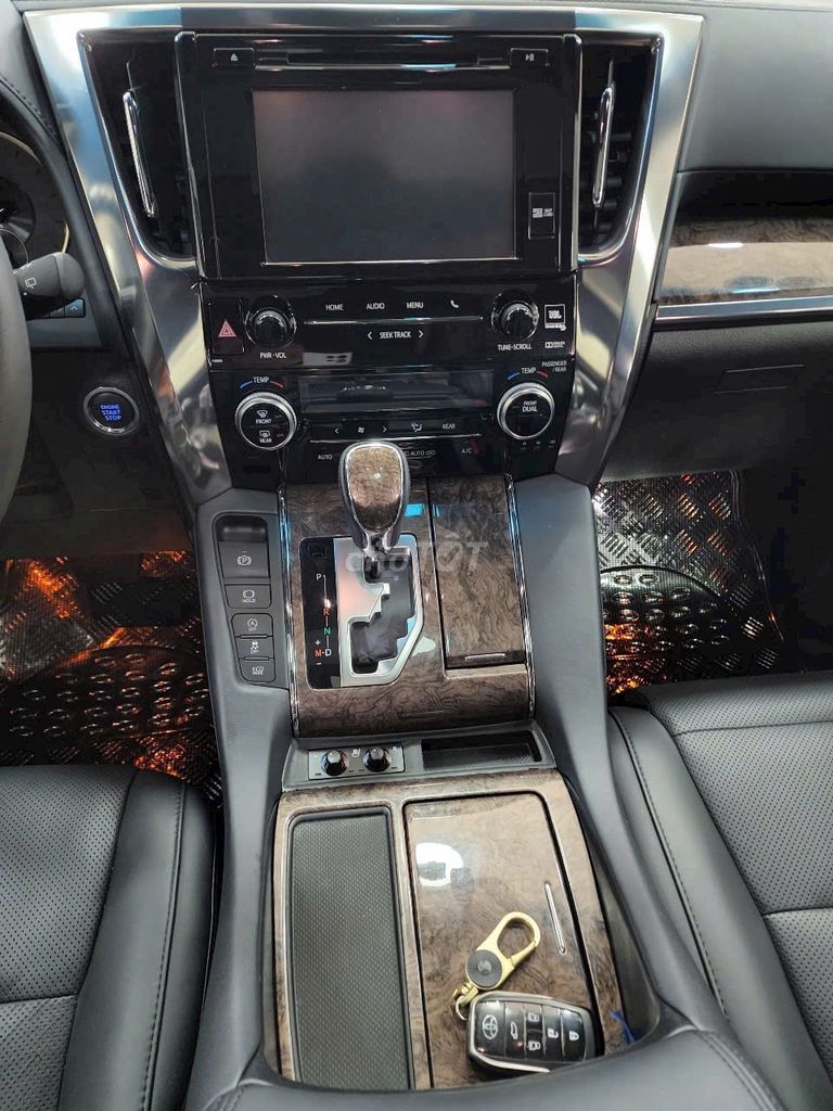 Toyota Alphard cực mới 1 đời chủ, nhà trùm mền. Mua bán Ô tô tại Quận 10 Tp Hồ Chí Minh được đăng bởi Mỹ Linh hình 9