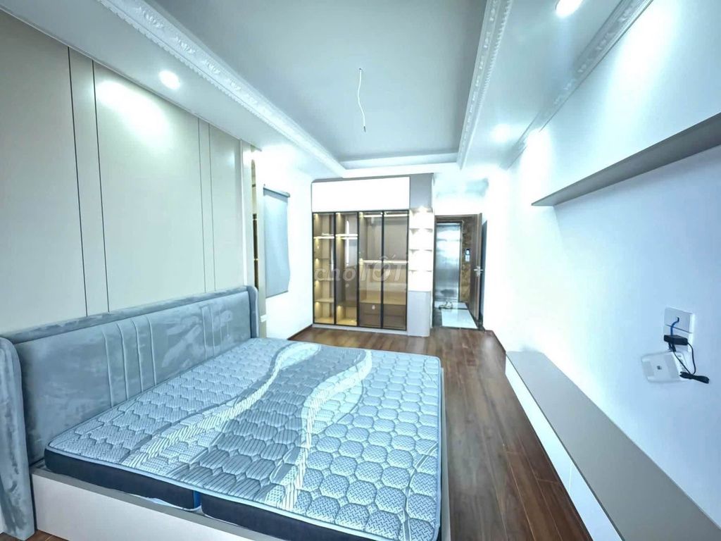 Продается дом 45 м х 6 этажей с лифтом+гаражом для автомобилей, Тэй Хо