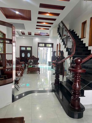 nhà cần bán