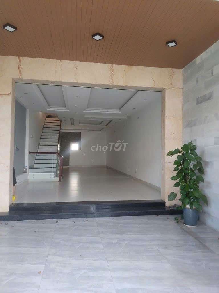 Nhà 4 tầng đẹp 4pn mặt tiền gần văn tiến dũng