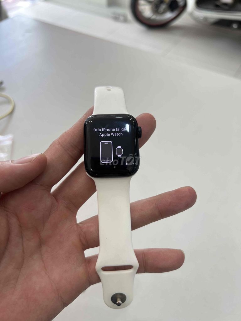 Apple Watch SE 2 40mm Cáp Sạc + 2 dây da Zin Đẹp. Mua bán Thiết bị đeo thông minh tại Quận Tân Bình Tp Hồ Chí Minh được đăng bởi Cầm Đồ Lê Cường hình 1