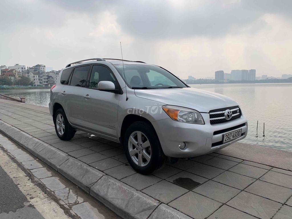 Toyota RAV4 Limited 3.5 4WD viên chức dùng từ mới