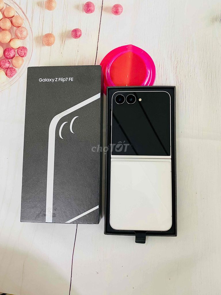Samsung Galaxy Z Flip7 FE Trắng đẹp Như mới. Mua bán Điện thoại tại Thành phố Huế Thừa Thiên Huế được đăng bởi Chuyên Hàng Công Ty hình 1